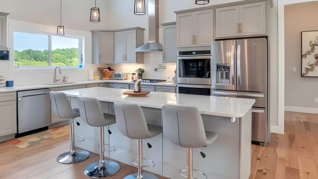 Kitchen & Dining